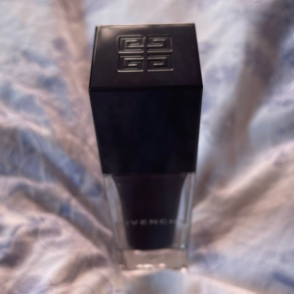 Givenchy Le Soin Noir Sérum - Picture 5 of 7